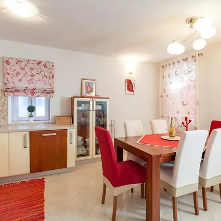 Apartman Dijana 트로기르